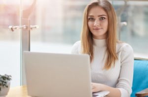 1-pretty-female-student-with-cute-smile-prepares-for-test-in-cafe_176532-5024_i